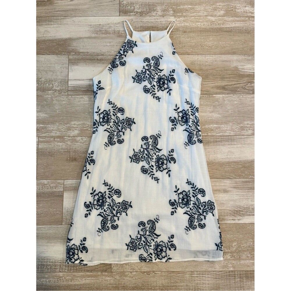 BCX Embroidered Floral Shift Dress White Blue Sleeveless High Neck Lined Large - Picture 2 of 7